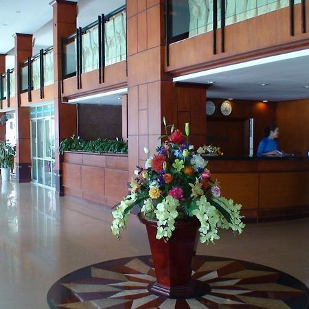 Huu Nghi Hotel Vinh Exterior foto